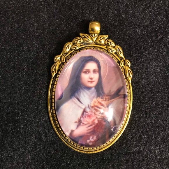 SUMMER SALE!  St. Therese of Lisieux Medallion - French Antique Style- Gold - Picture 1 of 1